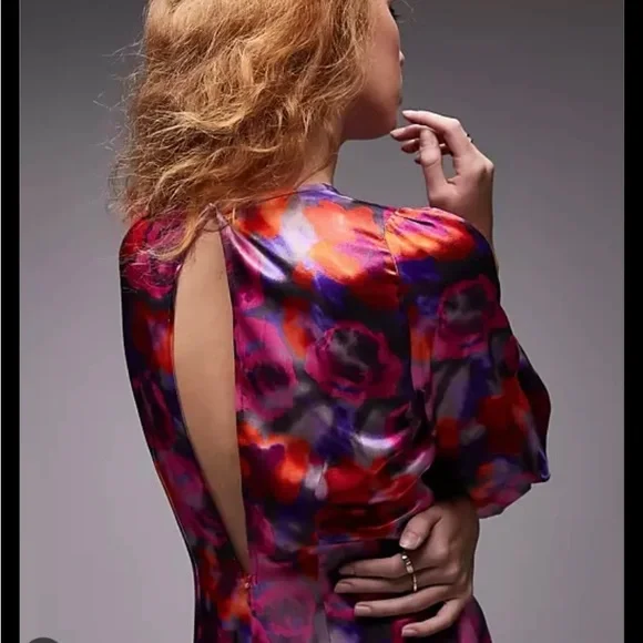 ASOS Topshop v-neck side rose print midi dress in bright pink - Picture 3 of 3